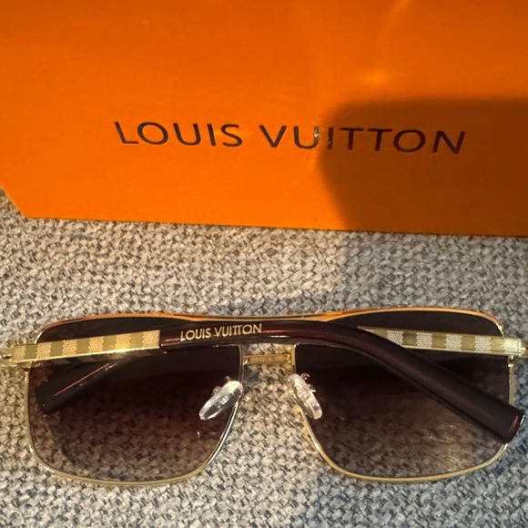 Louis Vuitton Gold Frame Sunglasses with Brown Lenses - Picture 5 of 8